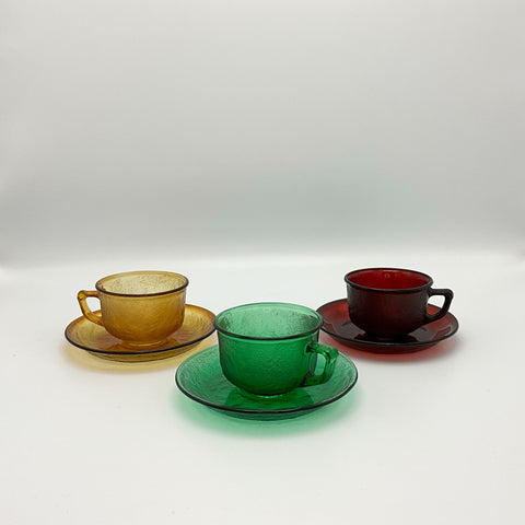 Vintage Arcoroc Sierra kopjes en schoteltjes in amberkleurig, groen en rood gehard glas