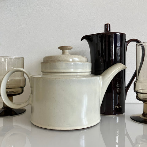 The Melitta Ceracron Holstein tea pot combines well with other designs