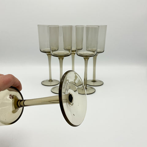there are tiny bubbles in thesmoked glass due to the manual production process