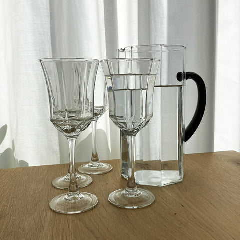 Arcoroc Octime jug with stemmed glasses